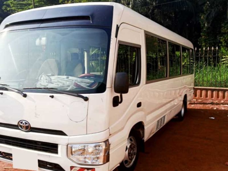 Location bus Toyota Coaster 2022 Douala