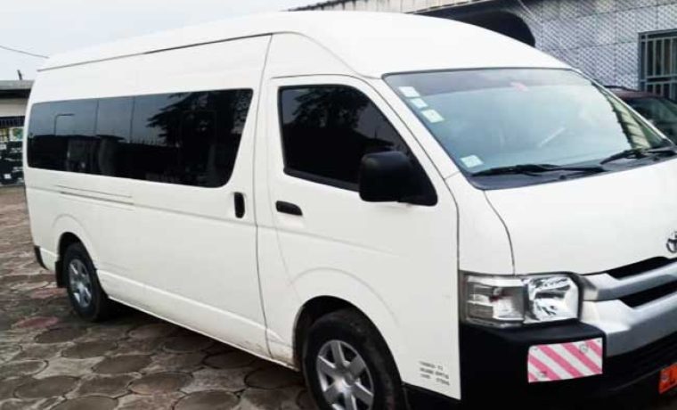 Location Toyota hiace 2022 Douala