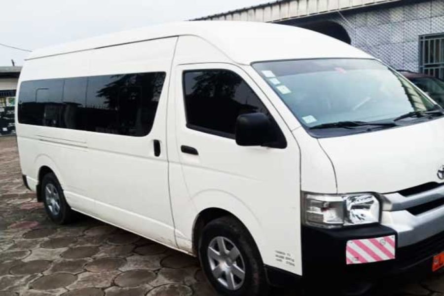 Location Toyota hiace 2022 Douala