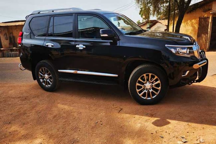 Location Toyota Land Cruiser 2017 Douala