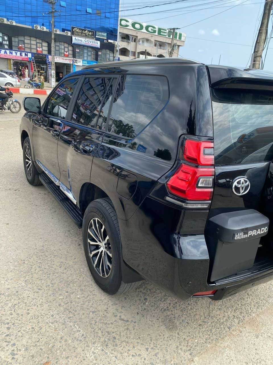 Location Toyota Land Cruiser Prado 2020 Douala